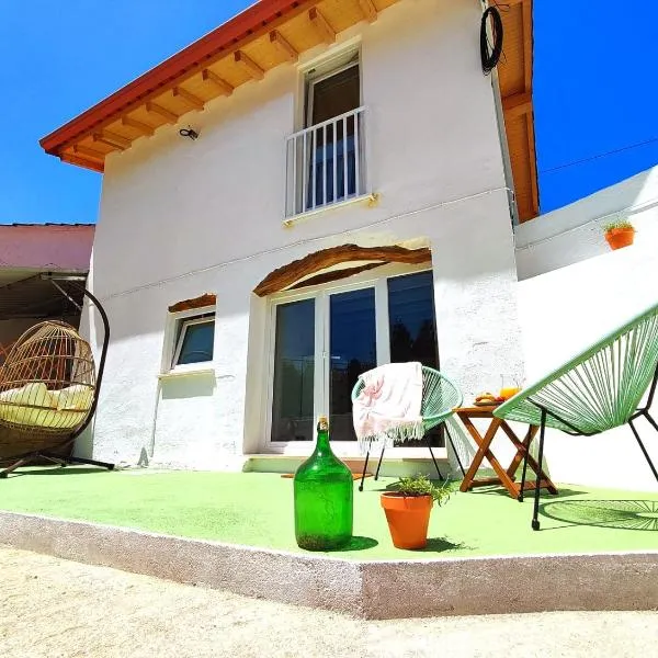 Pinheiros Tranquilos Alojamento Local Sertã，位于Valongo的酒店