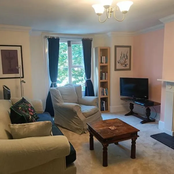 Charming Garden Flat，位于Kent的酒店
