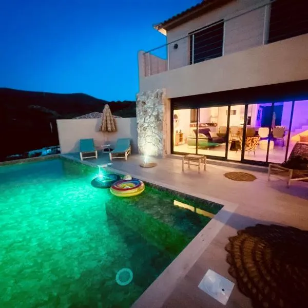 Villa Casa Maredda bord de mer avec piscine，位于Palasca的酒店