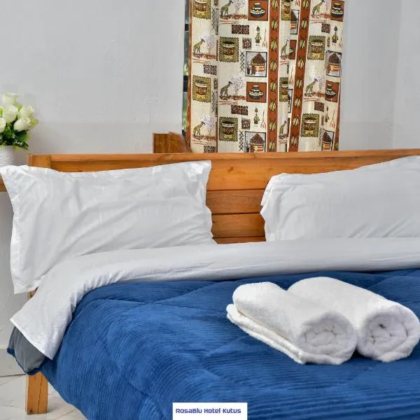 RosaBlu Hotel Kutus，位于Gakuo的酒店