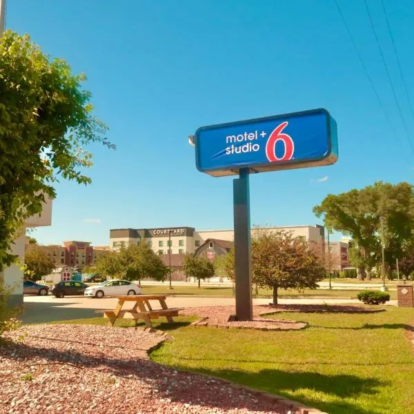 Motel 6 Elkhart, IN,位于埃尔克哈特的酒店