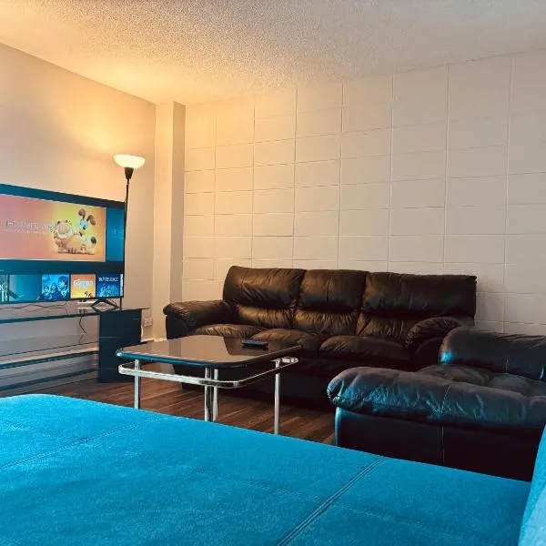 Cozy 2-Bedroom Condo with Parking，位于卡尔加里的酒店
