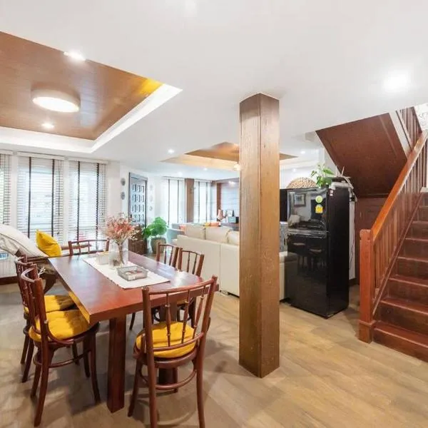 MIQ Rama9 Villa 3Br in City Jodd fair MRT，位于Makkasan的酒店