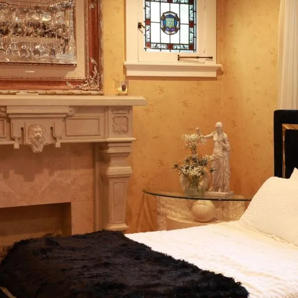 Chateau Connellsville Art Deco Suite，位于Connellsville的酒店