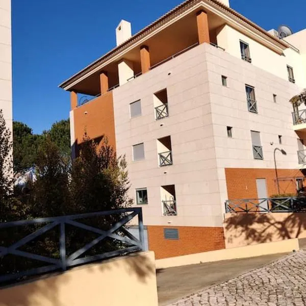 2 bedroom top floor apartment in Albufeira,位于阿尔布费拉的酒店