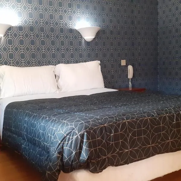 Hôtel des Couronnes Châteaudun，位于沙托丹的酒店
