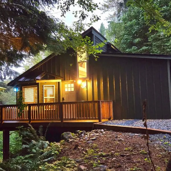 Dovetail Den - Tranquil with Hot Tub and Air Conditioning，位于阿什福德的酒店