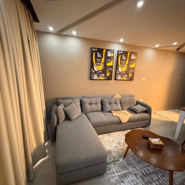 Luxury - 2 Bedroom Apartment B7，位于Madinaty的酒店