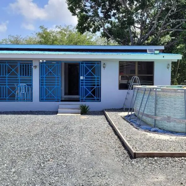 Container 2 with pool, free wifi, fully equiped，位于Pole Ojea的酒店