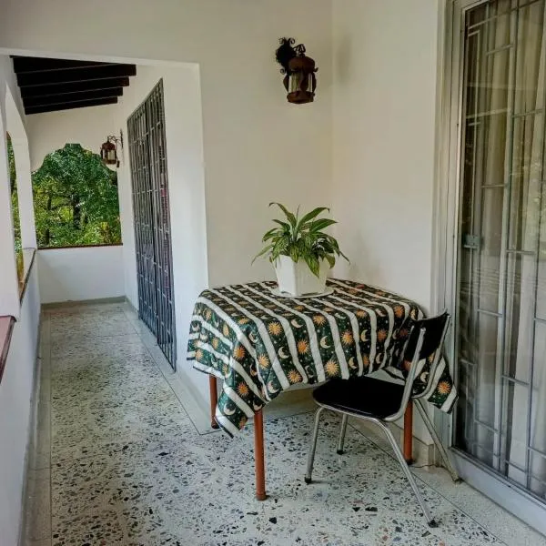 Habitación 2 en Casa Retro，位于麦德林的酒店