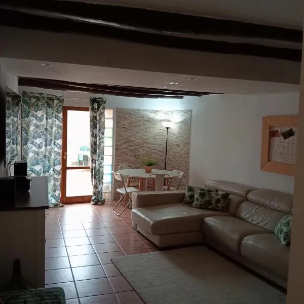 Familiar casa en Letux，位于Letux的酒店