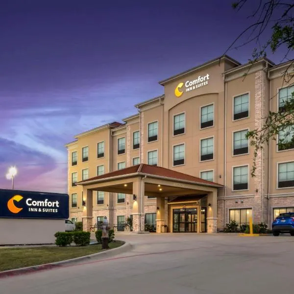 Comfort Inn & Suites Fort Worth - Fossil Creek，位于沃思堡的酒店