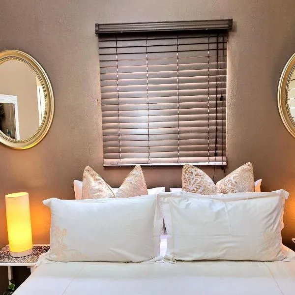URlyfstyle Cottage 10km from OR Tambo Int Airport，位于肯普顿帕克的酒店