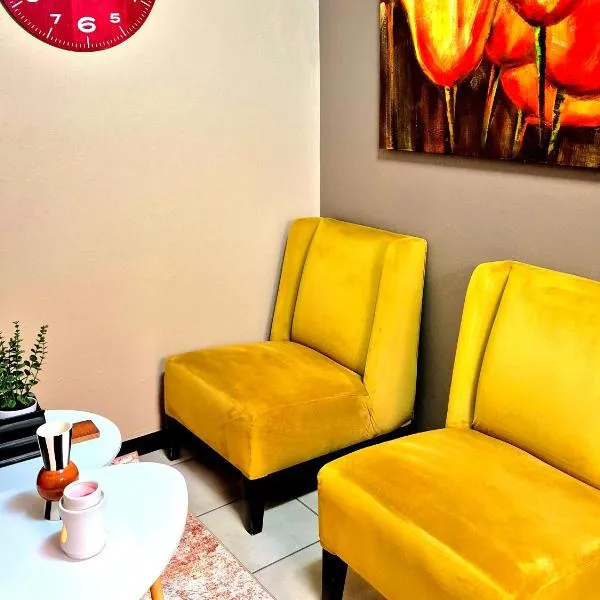 URlyfstyle Cottage 10km from OR Tambo Int Airport，位于肯普顿帕克的酒店