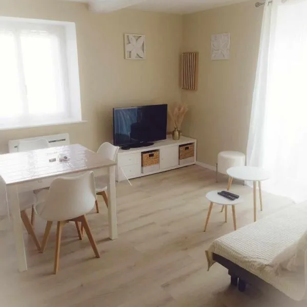 La Pluméria Appartement 2 chambres，位于Saint-Germain-Lespinasse的酒店