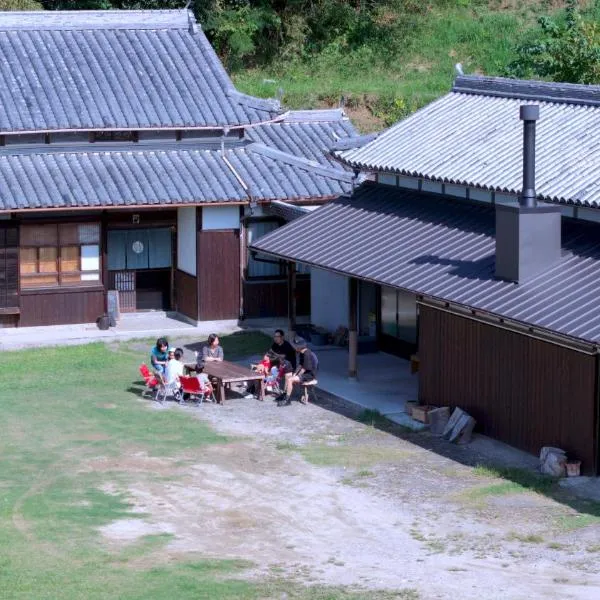 猫と図書館のある宿 草地家 Kusachike，位于津市的酒店