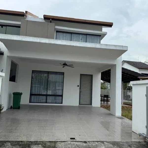 Sungai Long Guesthouse，位于加影的酒店