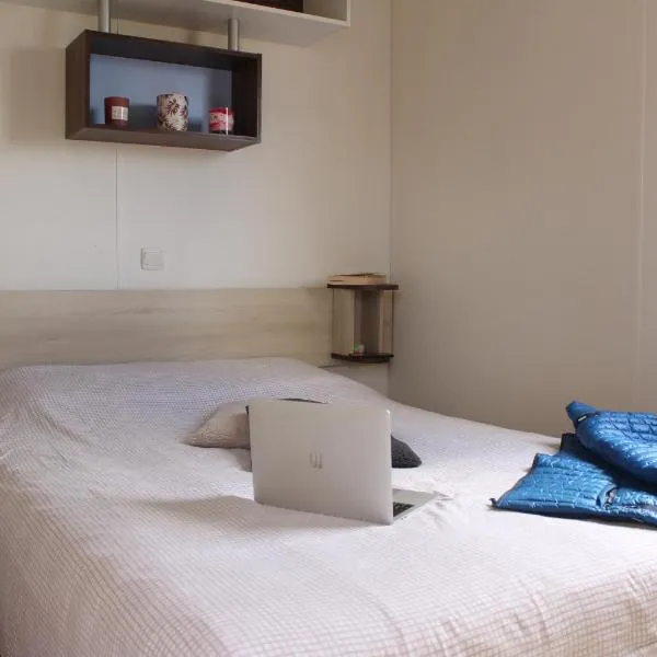 Camping La Venise de l'Ouest，位于贝尔纳堡的酒店