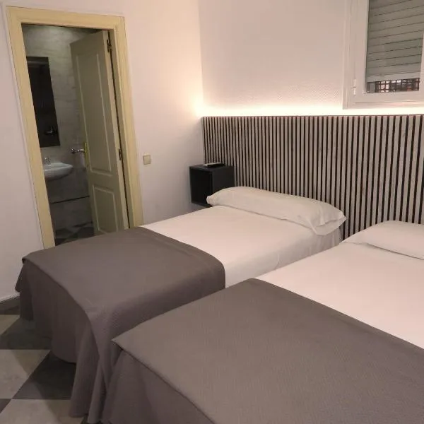 HOSTAL HENARES，位于埃纳雷斯河畔圣费尔南多的酒店