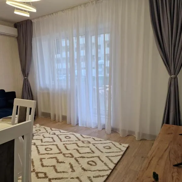 Studio&Garden!，位于Roşu的酒店