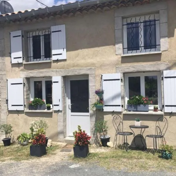 Charmante Maison l Jardin l Clim，位于Carbes的酒店