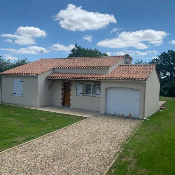 Belle maison 6 personnes à 2min du Lac du Jaunay, et 15min des plages Vendéennes，位于La Chapelle-Hermier的酒店