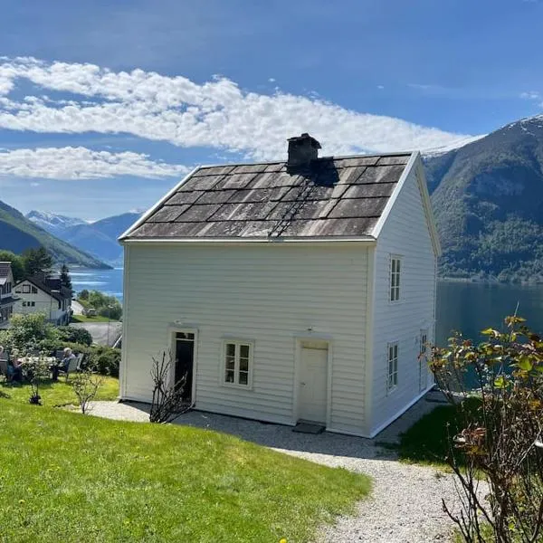 Nyrestaurert hus fra 1700-tallet，位于Bjørgo的酒店