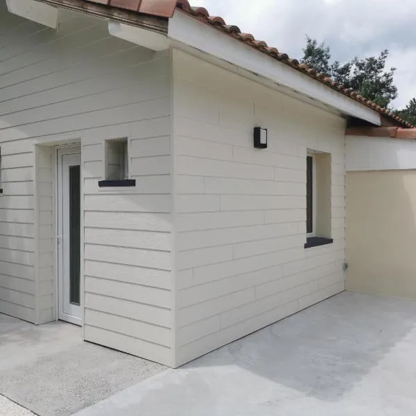 Maison pour 4 personnes，位于Lesperon的酒店