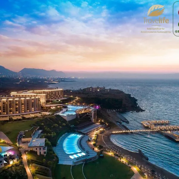 Elexus Hotel Resort & Spa & Casino,位于凯里尼亚的酒店