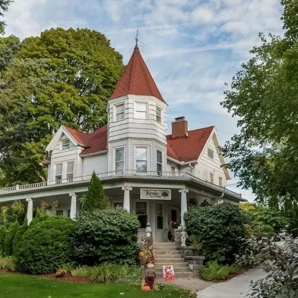 Kingsley House Bed & Breakfast - Full Home，位于Fennville的酒店