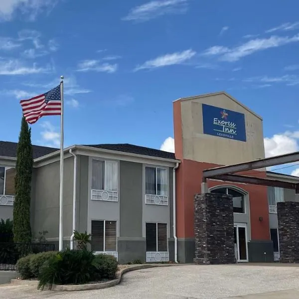 利斯维尔波尔克堡智选假日酒店，位于Leesville的酒店