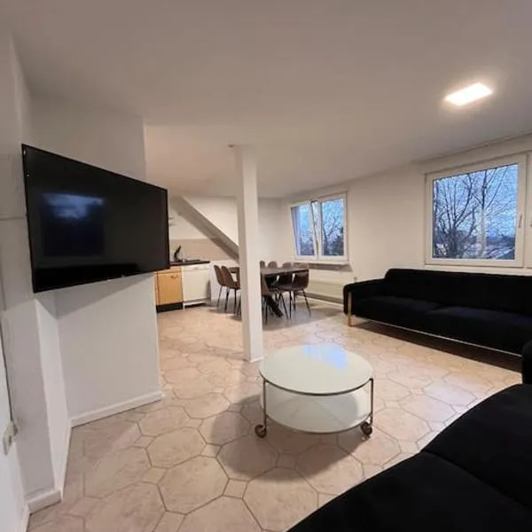 Helle 80qm Wohnung mit weitem Ausblick,位于Huttrop的酒店