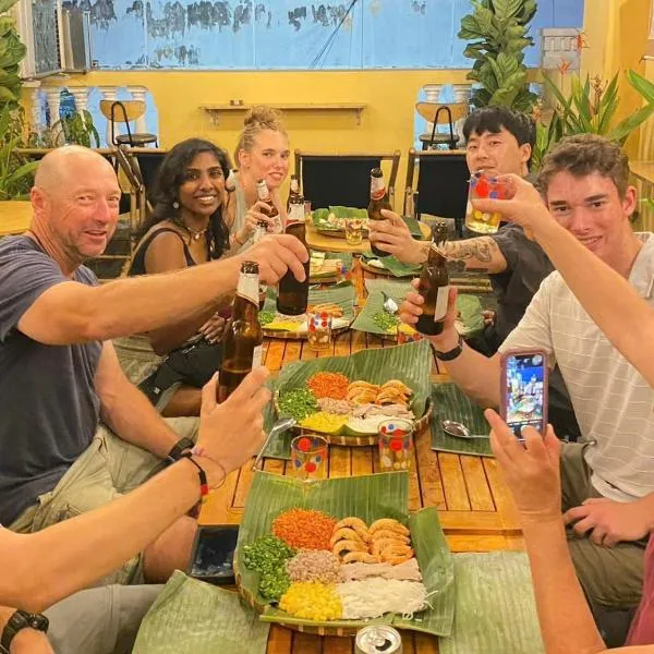 Saigon Authentic Hostel - Daily Walking City Tour, Cooking Class, Food Tours, FREE Fresh Breakfast, Gym & Rooftop Billiard，位于胡志明市的酒店