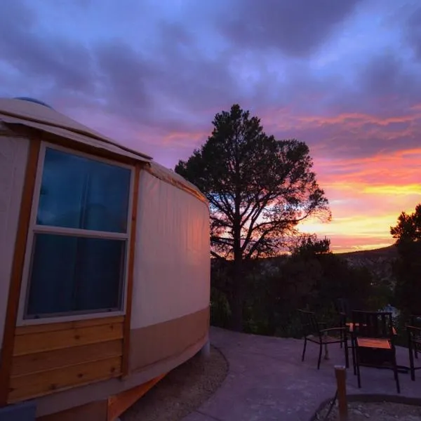 Yurt Overlook #09 with AC and Private Bath 2 Kings，位于奥德维尔的酒店