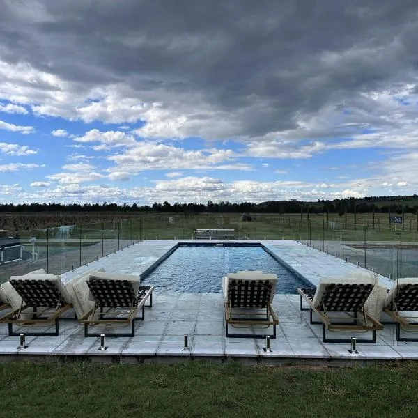 Soldiers Cottage picturebook vineyard home，位于Bulga的酒店