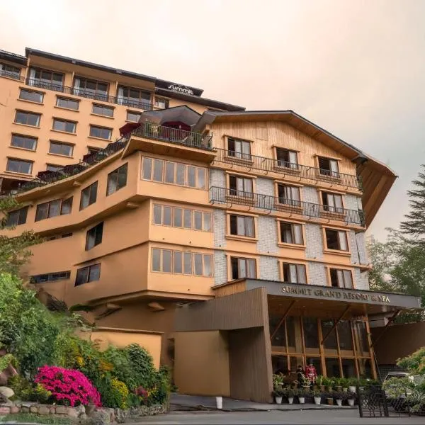 Summit Grand Resort & Spa，位于甘托克的酒店