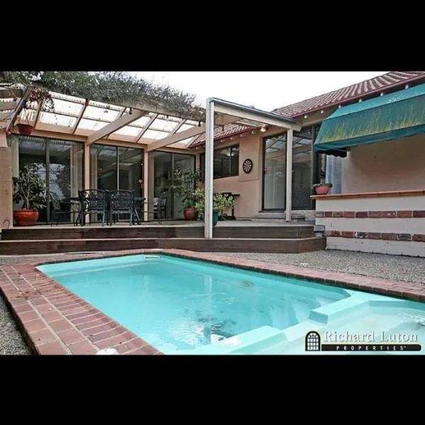 Felicity peaceful home stay，位于堪培拉的酒店