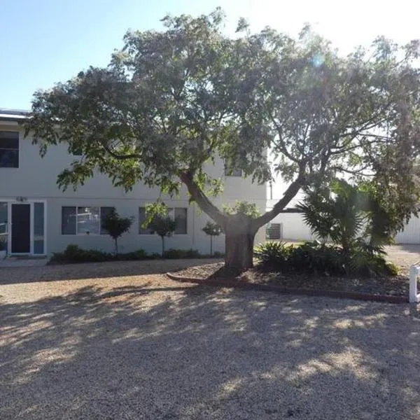 Moonta Bay Stylish large home 3 min walk from beach and jetty,位于Port Moonta的酒店