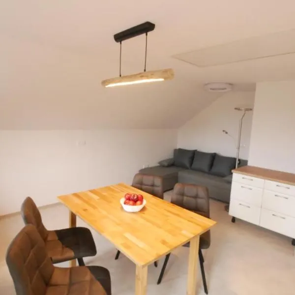 Ferienwohnung Steintal，位于Tieschen的酒店