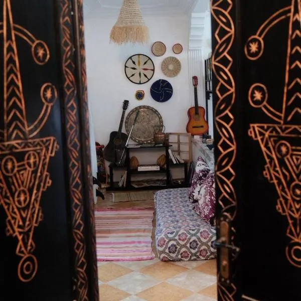 Black Pearl surf yoga and skate house，位于塔姆拉赫特乌兹达尔的酒店