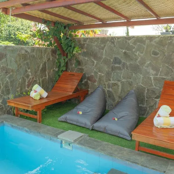 Amalla Lodge Penida by Omanera，位于Sampalan的酒店