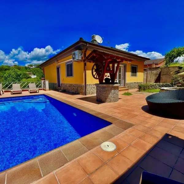 Maravillosa villa con piscina y barbacoa,位于Puigventos的酒店