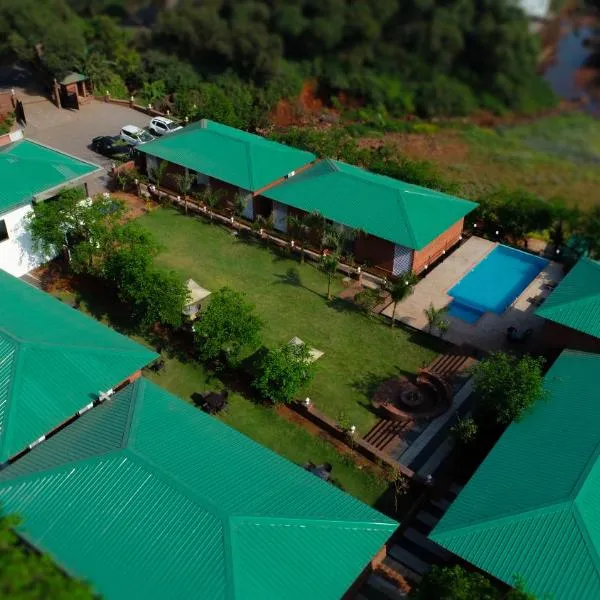 La Serene Resort and Spa，位于马哈巴莱斯赫瓦尔的酒店