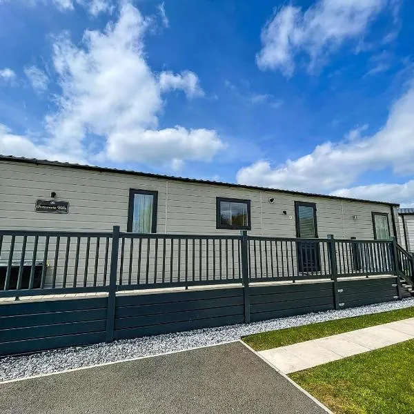 Modern Caravan With Large Decking Area And Wifi, Ref 60057Ch，位于萨克斯曼德姆的酒店