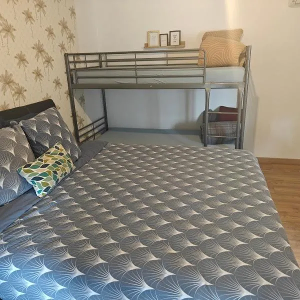 Auberge du manala chambre 4 personnes 24-24，位于圣路易的酒店