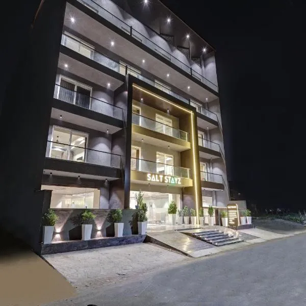 Saltstayz Premier - Golf Course Road & Sector 42，位于古尔冈的酒店