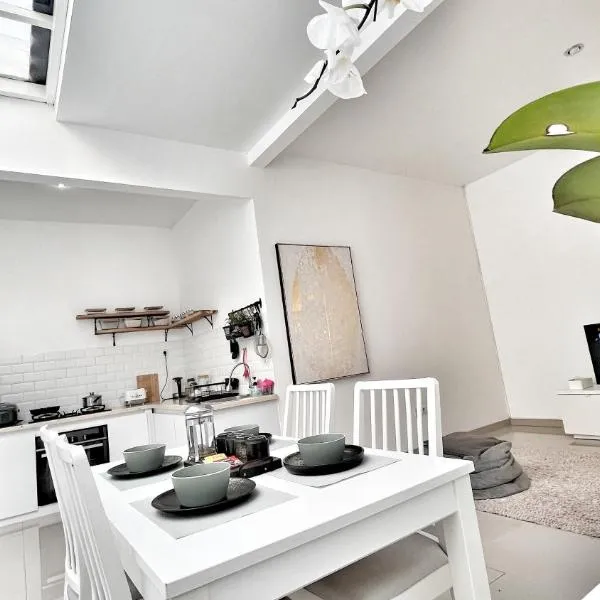 Villa LA Mansion Lembang - 2BR for 2-6 Guest stay，位于伦邦的酒店