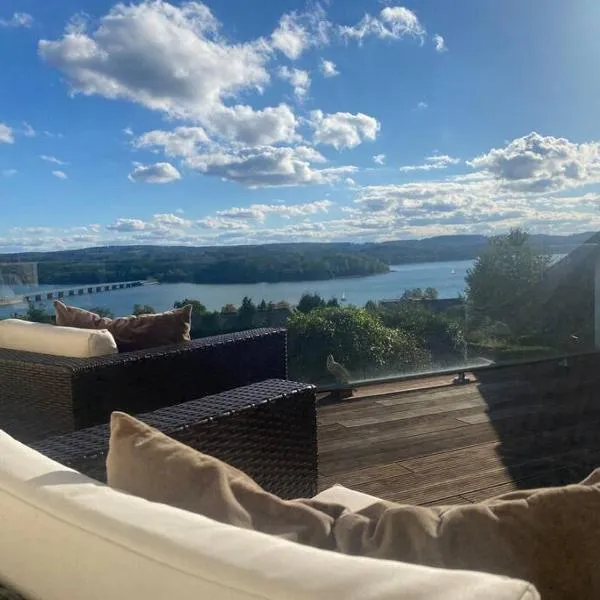 Villa Kaja by Maggie mit Pool, Kamin und traumhaftem Blick auf den Möhnesee，位于Delecke的酒店