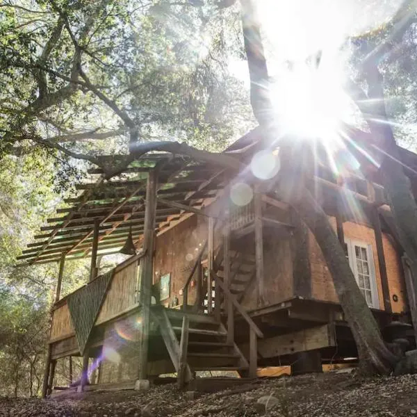 Japanese Tea House with Private Mountain Trails and Creek，位于Topanga Park的酒店