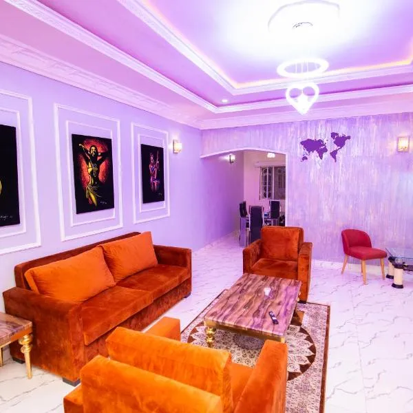 2 bedroom Manor Apartment Gwarimpa，位于Gwarinpa的酒店